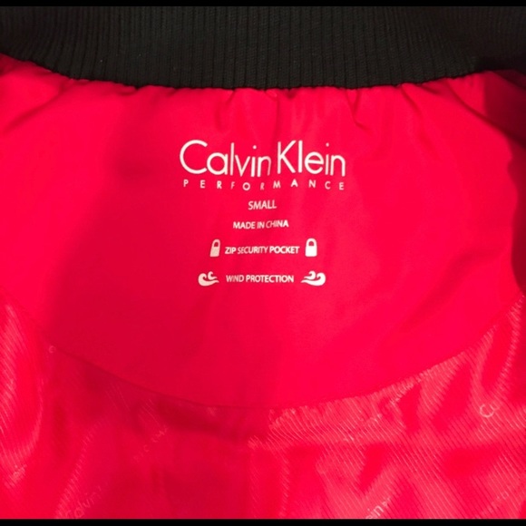 Calvin Klein Red Performance Puffer Vest - Picture 10 of 10